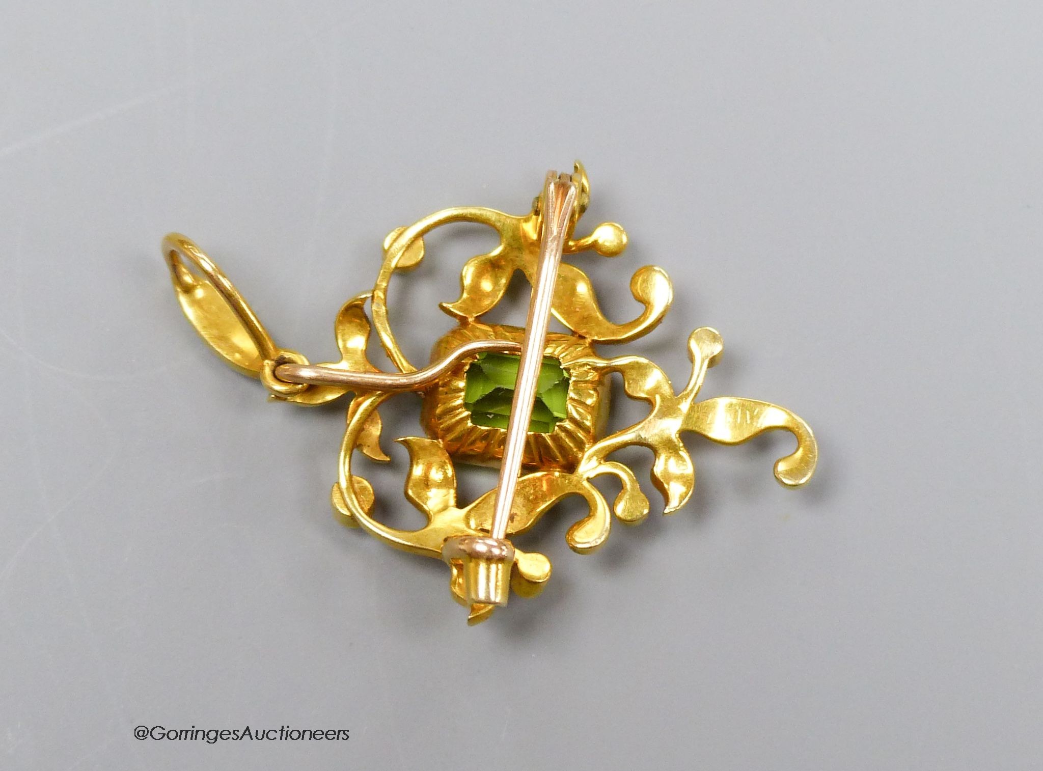 And Edwardian gold, peridot and seed pearl pendant brooch, gross 4g, 3.5cm.